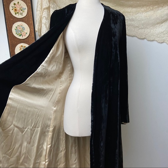 1930’s Velvet Opera Coat - Picture 8 of 13